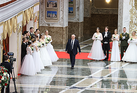 Глава государства Александр Лукашенко принял участие в Новогоднем балу для молодежи