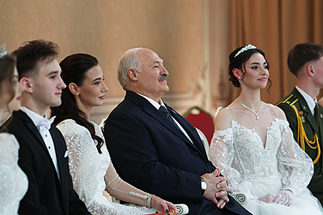 Александр Лукашенко принял участие в Новогоднем балу для молодежи