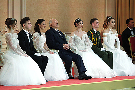 Александр Лукашенко принял участие в Новогоднем балу для молодежи