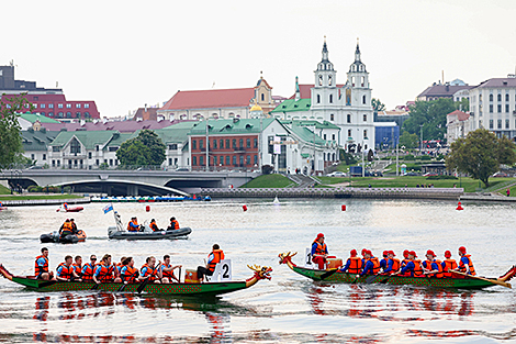 Гонки на драгонботах впервые состоялись в Минске на реке Свислочь