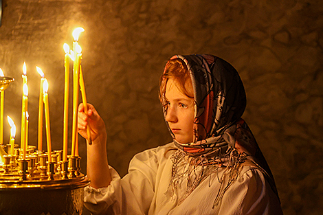 Праздник надежды, мира и спасения: православные верующие Беларуси отмечают Рождество Христово