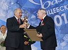 Lukashenko presents special award to Mikhail Finberg