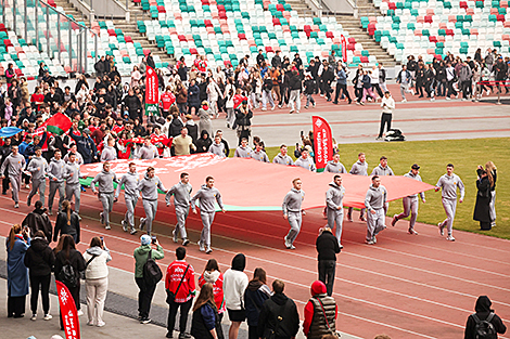 Алімпійскія чэмпіёны правялі зарадку для 3,5 тысячы студэнтаў на мінскім стадыёне 