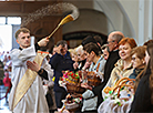 Catholics bless Easter food on Holy Saturday