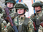 Камбінаваны марш-кідок для дзяўчат-вайскоўцаў у Чавускім раёне