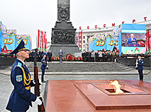 9 Мая ў горадзе-героі Мінску: народнае ўскладанне кветак да манумента Перамогі ў сэрцы сталіцы, праніклівыя словы Прэзідэнта, мінута маўчання на славу бессмяротнага подзвігу