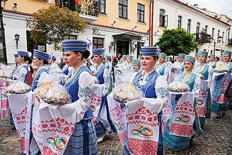 Шествие участников XV Республиканского фестиваля национальных культур в Гродно