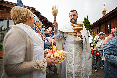 Blessing of apples on the feast of the Transfiguration of the Lord