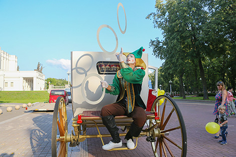 Classics at the Town Hall 2016: Baroque-style carriage in streets of Minsk