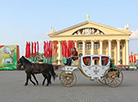 Classics at the Town Hall 2016: Baroque-style carriage in streets of Minsk