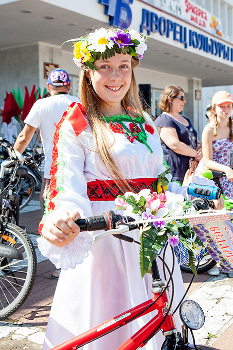 Biking in Heels parade in Brest