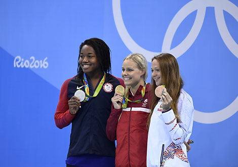 Pernille Blume, Simone Manuel, Aleksandra Gerasimenya