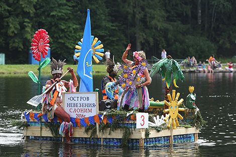 Augustow Canal hosts Anything That Floats parade