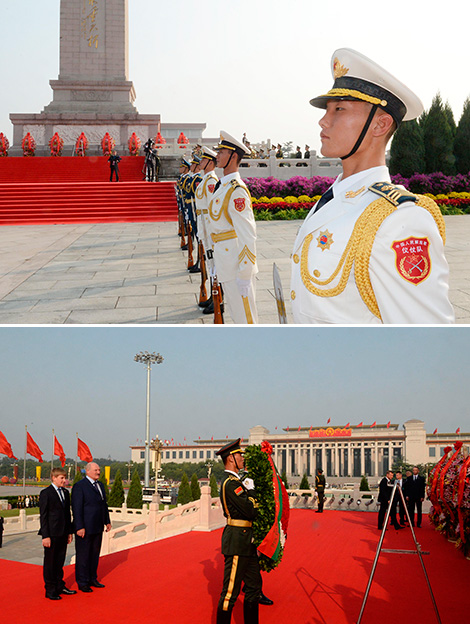 Alexander Lukashenko lays a wreath at the Monument to the People's Heroes