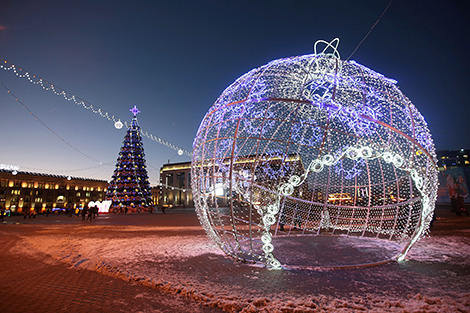 In anticipation of New Year 2017: Festive lights in Minsk