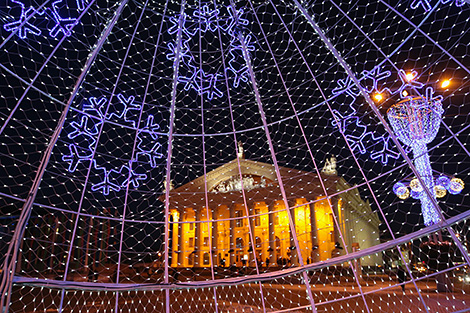 New Year lights in Oktyabrskaya Square