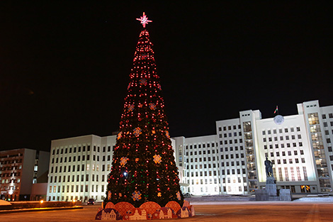 Новогодняя ёлка на площади Независимости