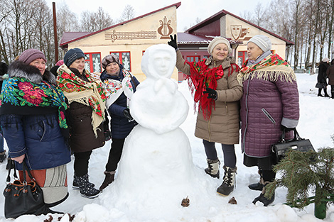 A Pull the Kolyada Up the Oak rite