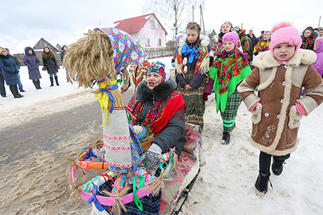 A Pull the Kolyada Up the Oak rite