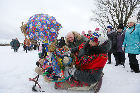 A Pull the Kolyada Up the Oak rite