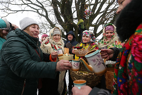 A Pull the Kolyada Up the Oak rite