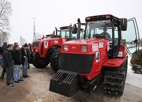 Parizh-Mosar, maiden tractor off-road rally in Belarus