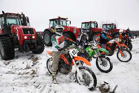 Parizh-Mosar, maiden tractor off-road rally in Belarus