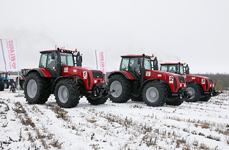 Parizh-Mosar, maiden tractor off-road rally in Belarus