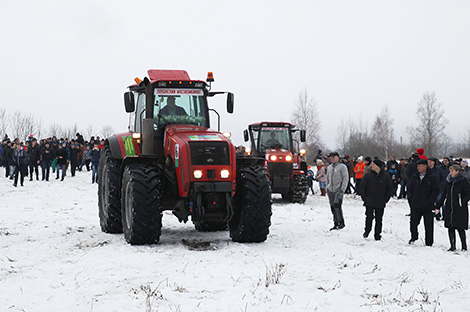 Parizh-Mosar, maiden tractor off-road rally in Belarus