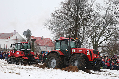 Parizh-Mosar, maiden tractor off-road rally in Belarus