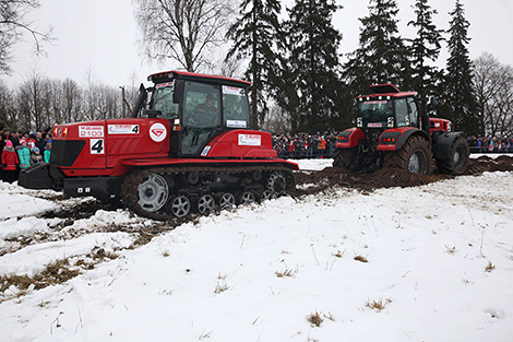 Parizh-Mosar, maiden tractor off-road rally in Belarus