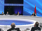 Alexander Lukashenko meets with journalists and experts