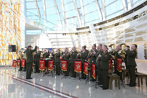 British pipers and the orchestra of the Armed Forces of Belarus perform in the Museum of the Great Patriotic War