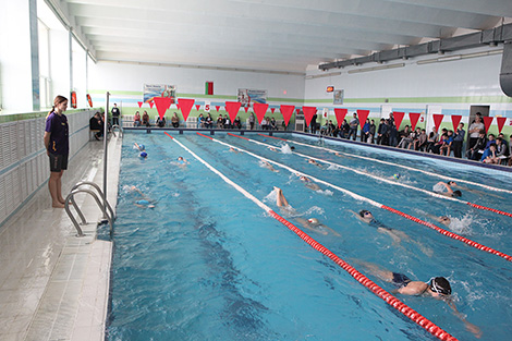 Aleksandra Gerasimenya holds clinic for young swimmers in Mogilev