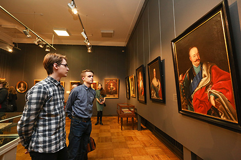 Unique collection of Radziwill family portraits and belongings showcased in Minsk