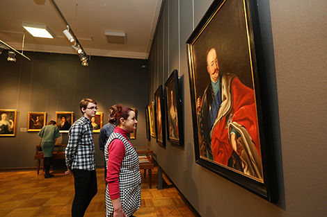 Paintings from Maciej Radziwill’s collection on display in Minsk