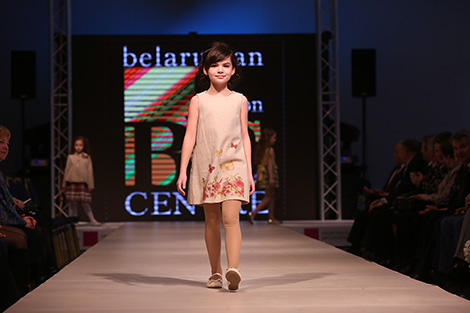 Kids clothes fashion show by Komintern 