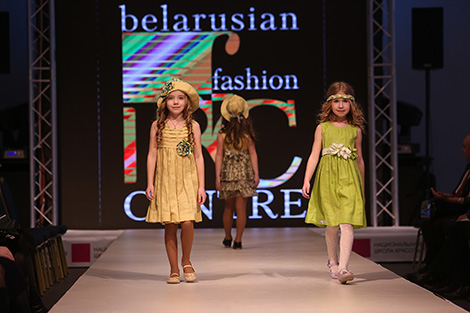 Kids clothes fashion show by Komintern 