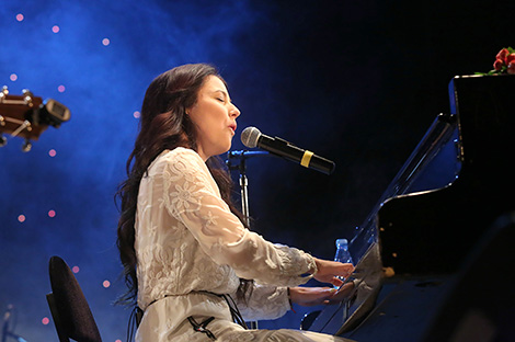 NAVIBAND bright and emotional singer Kseniya Zhuk 
