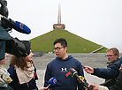 Chinese journalists at the Mound of Glory Memorial