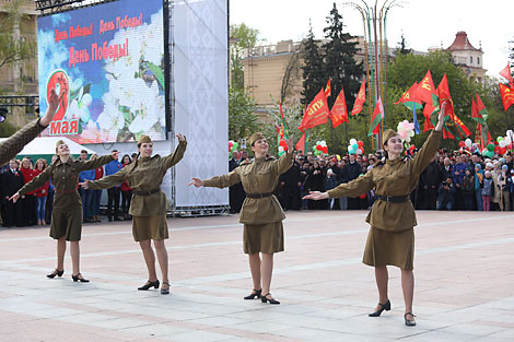 Торжественная церемония на площади Победы в Минске