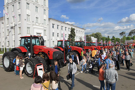 Minsk Tractor Works birthday celebrations