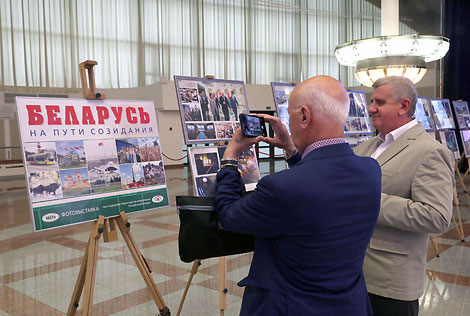 BelTA's photo exhibition presented to the participants of the 19th World Congress of Russian Press