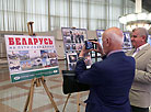 Фотовыставка БЕЛТА "На пути созидания" представлена участникам Всемирного конгресса русской прессы