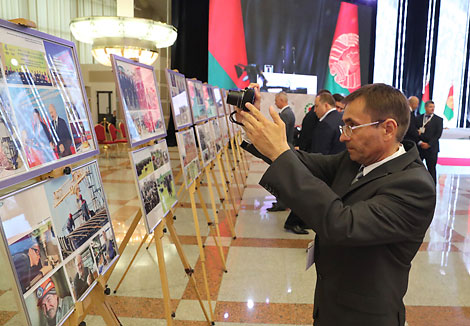 BelTA's photo exhibition presented to the participants of the 19th World Congress of Russian Press
