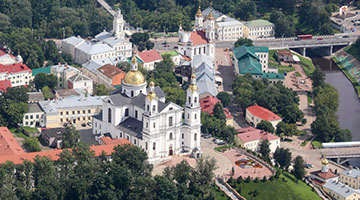 Свято-Успенский кафедральный собор, Воскресенская церковь и городская ратуша