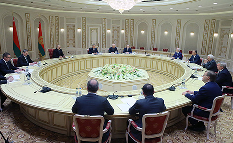 Lukashenko calls on Belarusian and Russian producers to act like partners