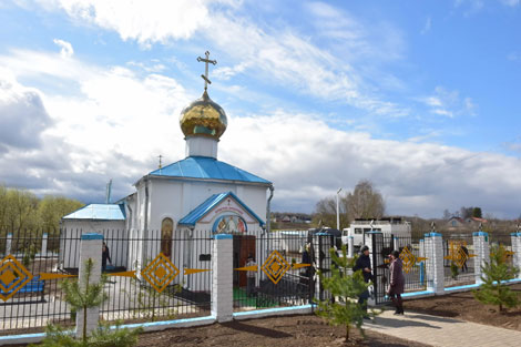 Belarus president lights candle in Transfiguration Church on Easter