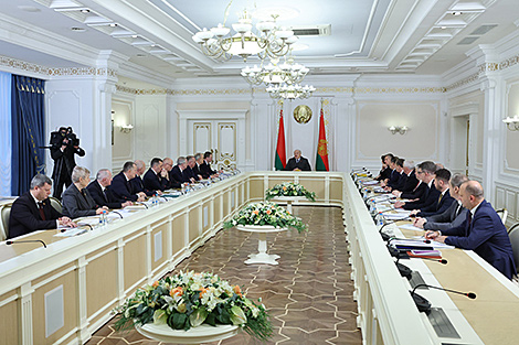 Two drafts, no consensus: Lukashenko reviews new five-year plan
