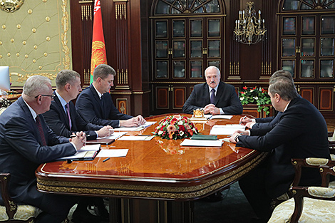 Lukashenko urges to build more rented housing for public-sector employees